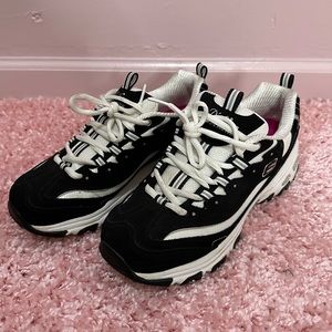 Sketchers D’Lites size 8.5 black and white chunky sneaker